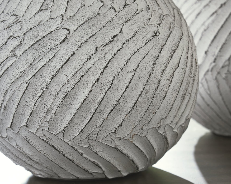 Shelvie Vase
